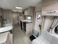 Elddis Avante 586 2021 Bunk Beds Layout