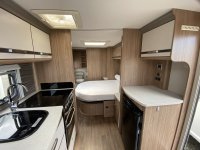 Coachman VIP 575 2016 Island Bed Layout