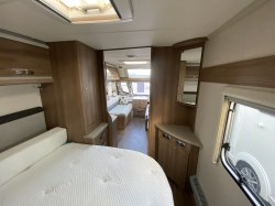 Swift Challenger 580 2016 Transverse Island Bed