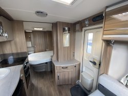 Swift Challenger 580 2016 Transverse Island Bed