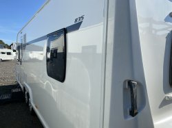 Swift Challenger X 835 Rear Transverse Island Bed