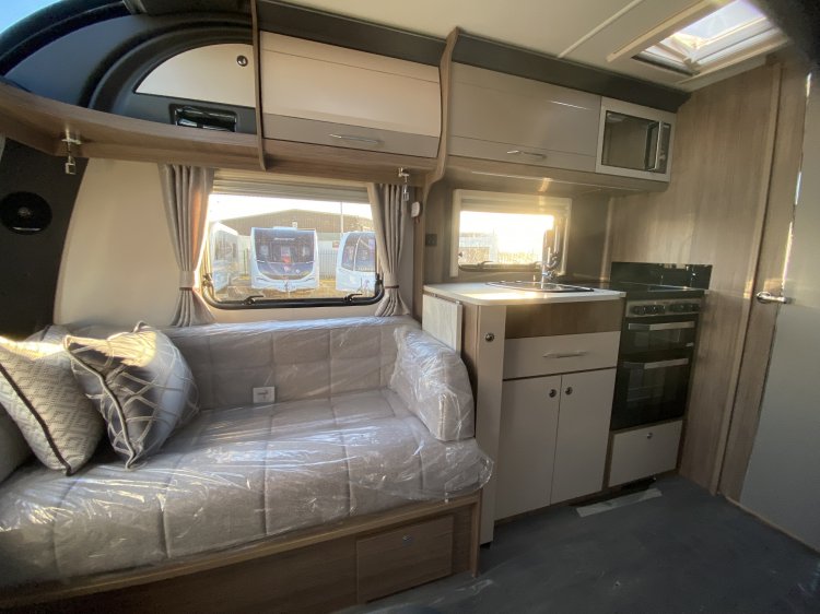 Coachman Acadia 545 | Yorkshire Coast Caravans